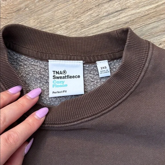 Aritzia/TNA Cropped Brown Crewneck Sweatshirt - Picture 4 of 6